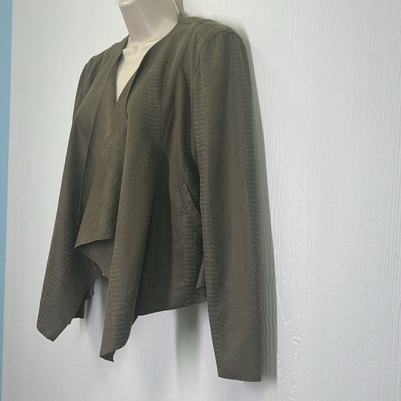 BLANK NYC - Fast Play Open Green Tan Crocodile Print Faux Leather Jacket Size S - Picture 5 of 11